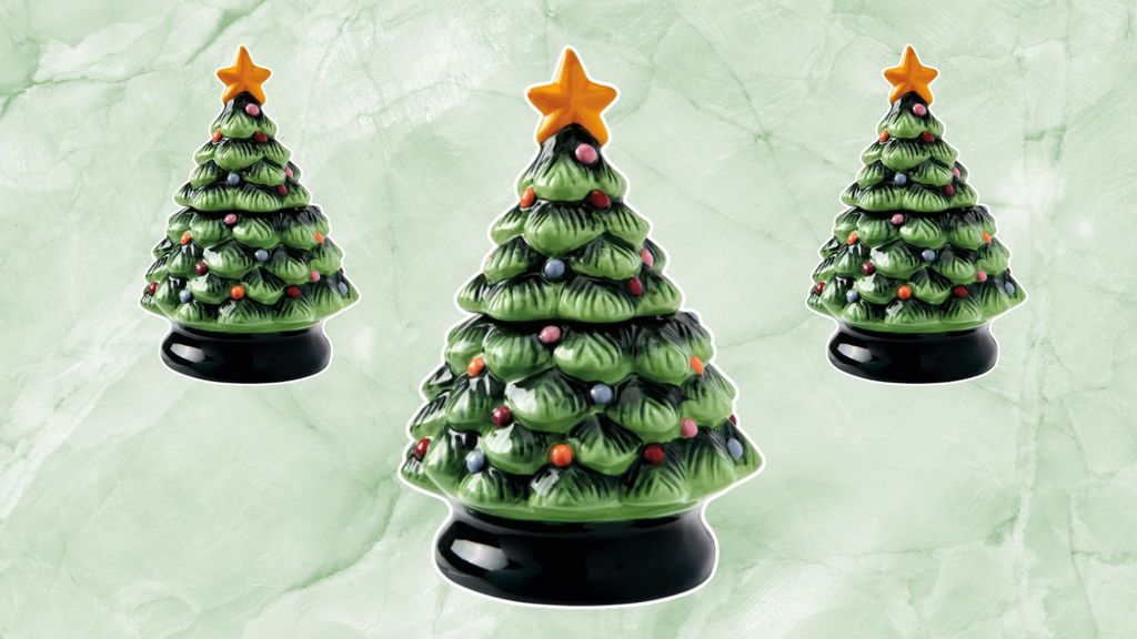 The Aldi ceramic Christmas tree candle is giving cozy vibes