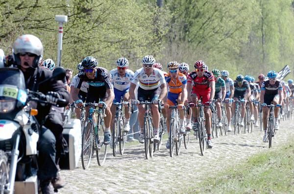 Juan Antonio Flecha (Sky) rides the Arenberg cobbles.