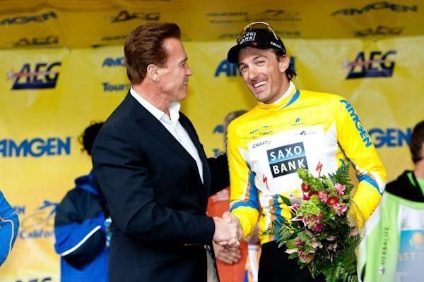 Governator Arnold Schwarzenegger congratulates winner Fabian Cancellara.
