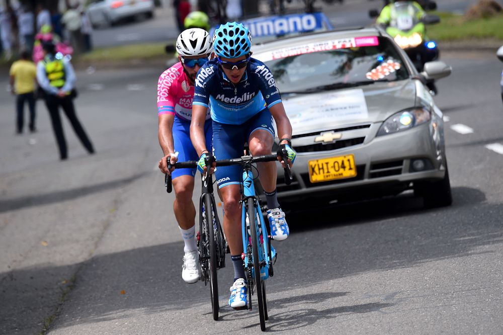 Fernando Gaviria (Quick-Step Floors) escapes ;late in the race with a Medellin-Inter rider