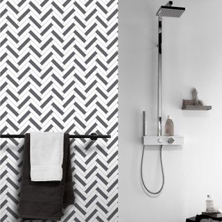 bathroom with zebra printed wall and bath towels