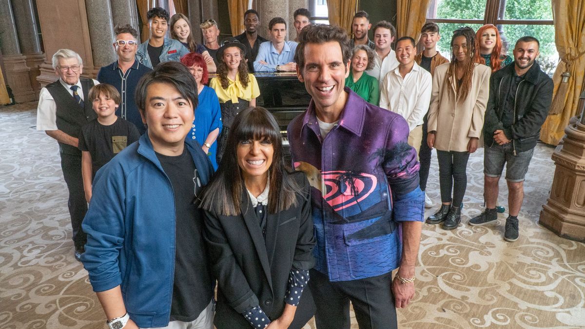 Claudia Winkleman stood behind the Piano judges Mika and Lang Lang