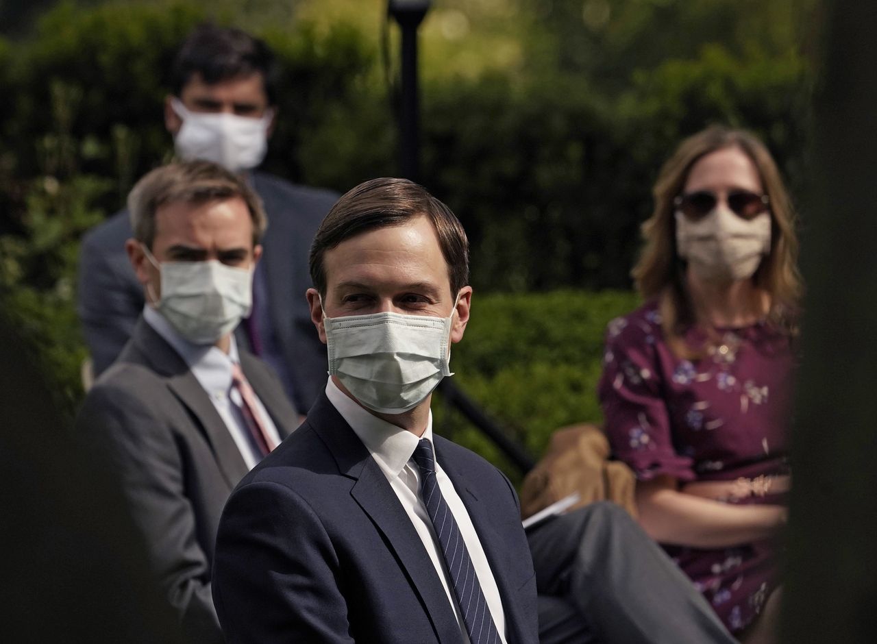 Jared Kushner wears a mask at the White House