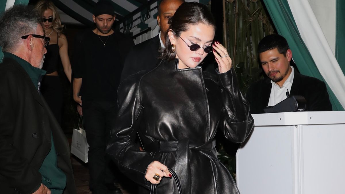 To Avoid Looking Dated This Spring, Skip Wide-Leg Pants and Wear This 2026 Trend With Classic Pumps
