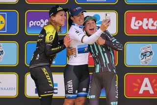 Elite Women - Chantal van den Broek-Blaak wins women's Tour of Flanders