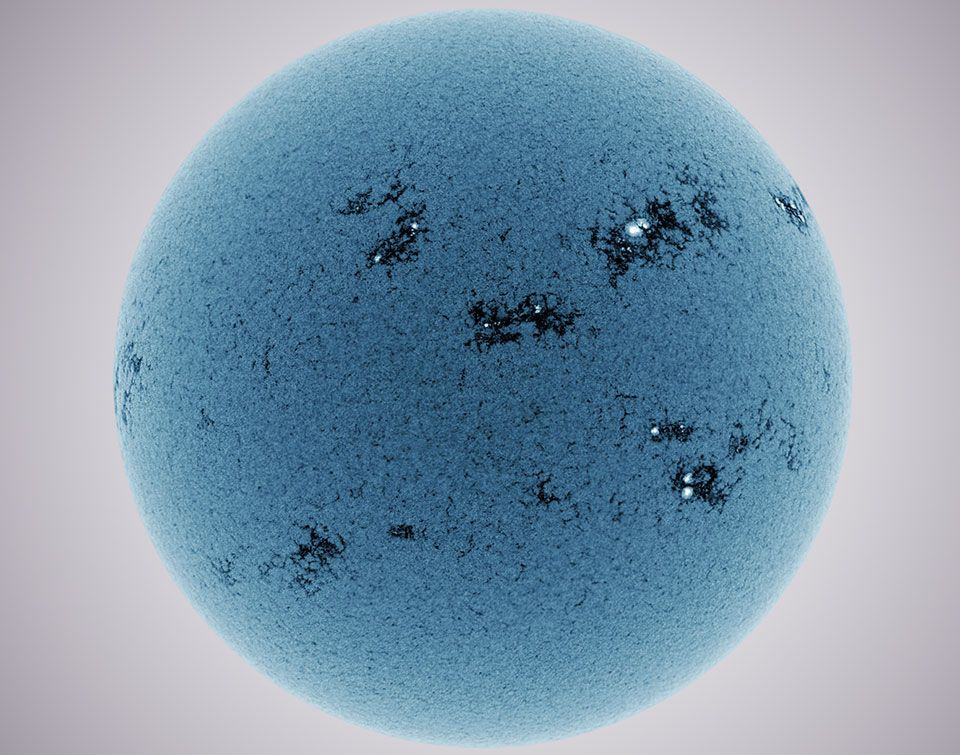A Blue Sun? Solar Photographer Snaps Strange View of Our Star (Photo ...