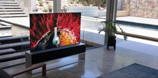 LG's rolbare OLED-scherm kan zich vanuit de box ontvouwen