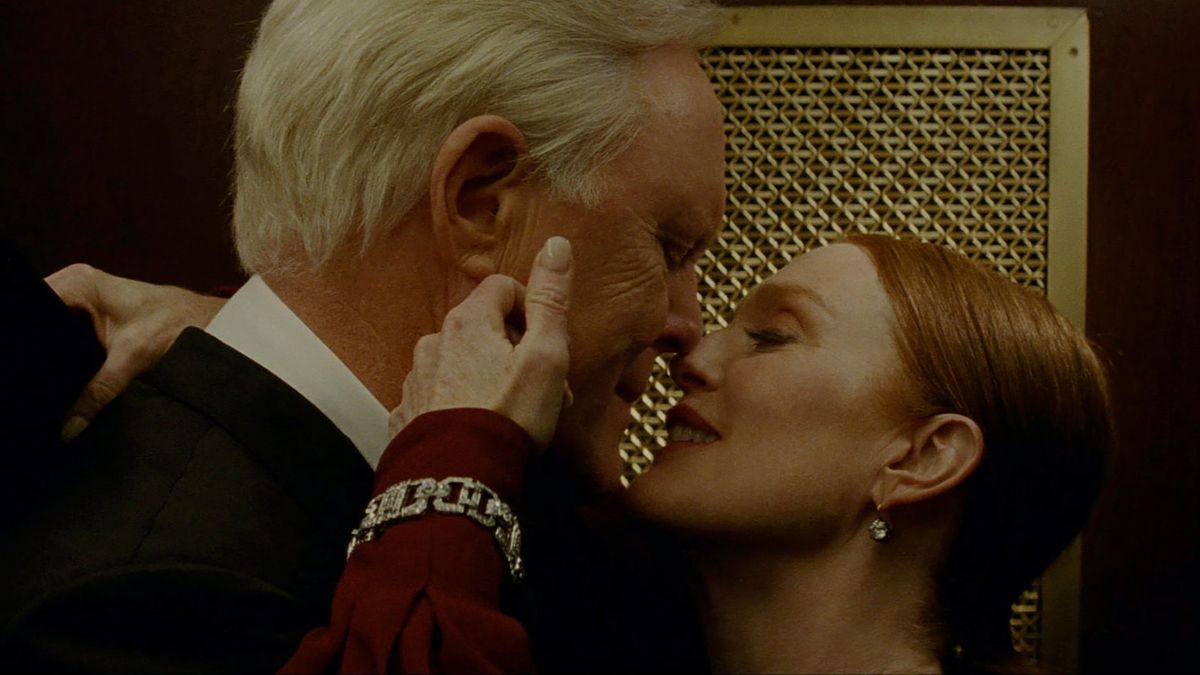 John Lithgow and Julianne Moore in Sharper