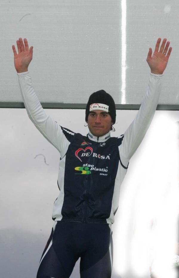 Roberto Ferrari (De Rosa Stac Plastic) on the podium
