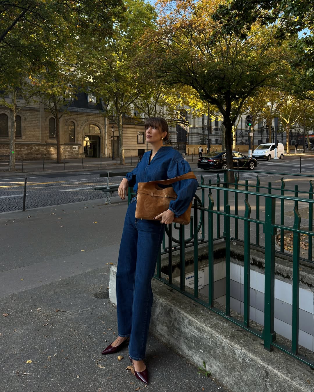Influencer Julie Sergent Ferreri wearing slim jeans and a denim blouse.