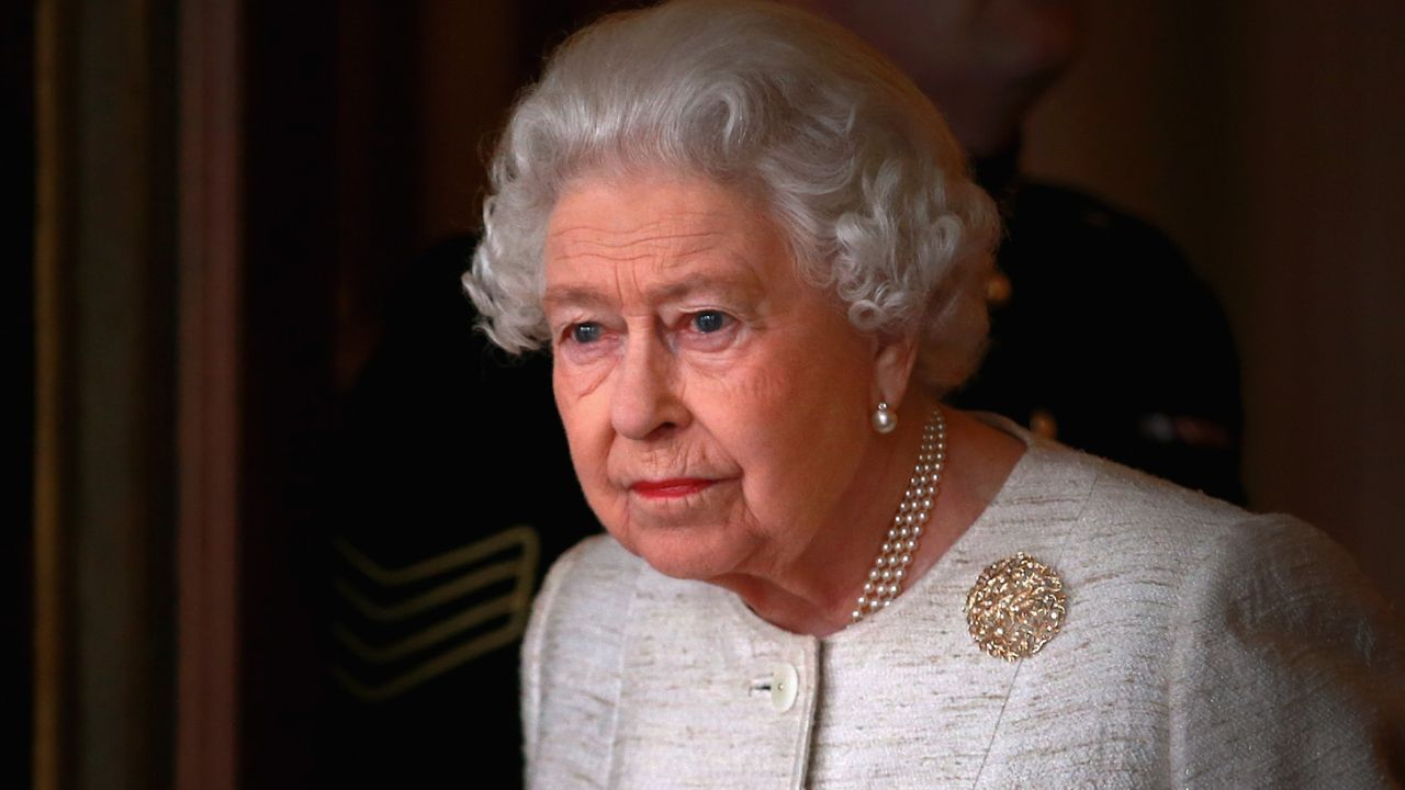 Queen Elizabeth II prepares to greet Kazakhstan President Nursultan Nazarbayev at Buckingham Palace on November 4, 2015 in London, England. The President of Kazakhstan is in the UK on an official visit as a guest of the British Government. He is accompanied by his wife and daughter, Dariga Nazarbayeva, who is also the Deputy Prime Minister.