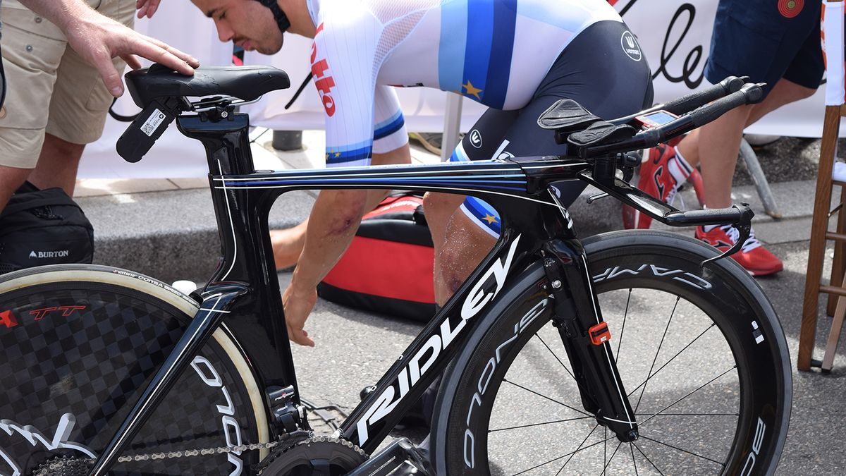 Campenaert's custom Ridley has different shades of blue and white pinstripe detailing on the black frameset