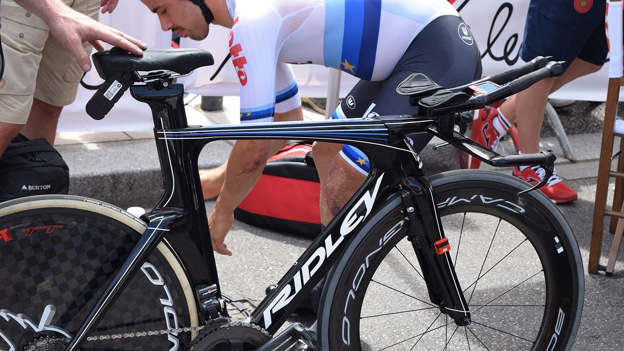 Campenaert's custom Ridley has different shades of blue and white pinstripe detailing on the black frameset
