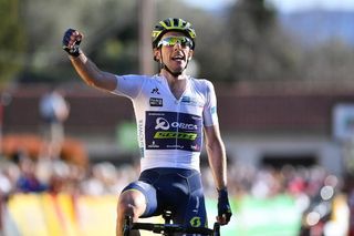 Stage 6 - Paris-Nice: Simon Yates solos to victory on stage 6