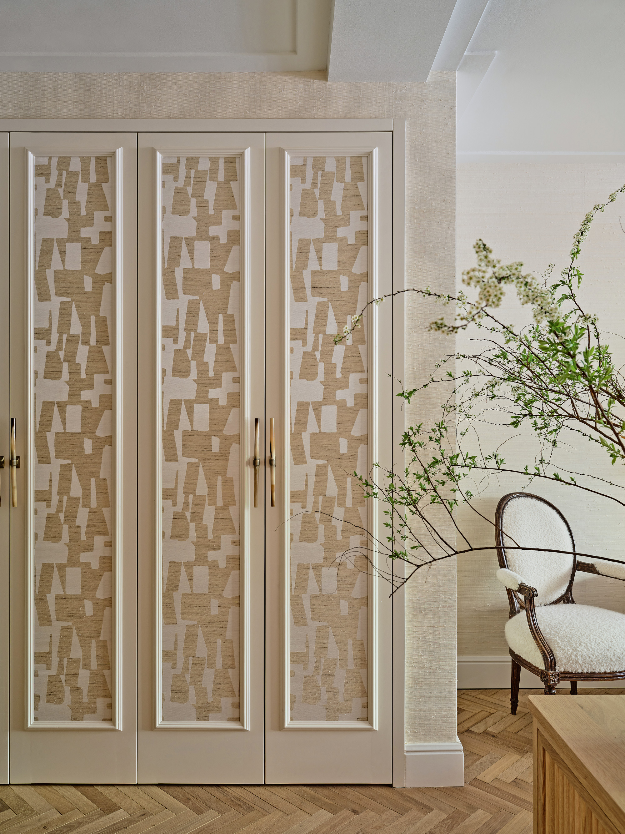 Off-white wardrobes with inset panels in beige and white abstract pattern