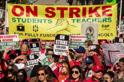 Los Angeles teachers end strike
