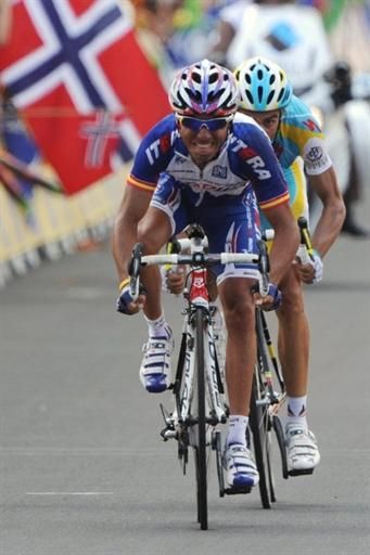 Joaquin Rodriguez (Katusha) powers to the stage victory while runner-up Alberto Contador (Astana) puts time into Andy Schleck.