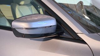 Primer plano del espejo retrovisor