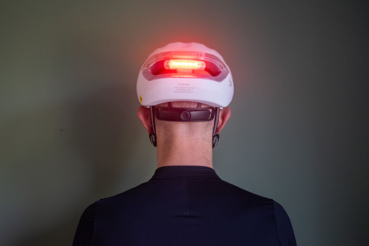 A man wearing a white fizik kudo aero helmet
