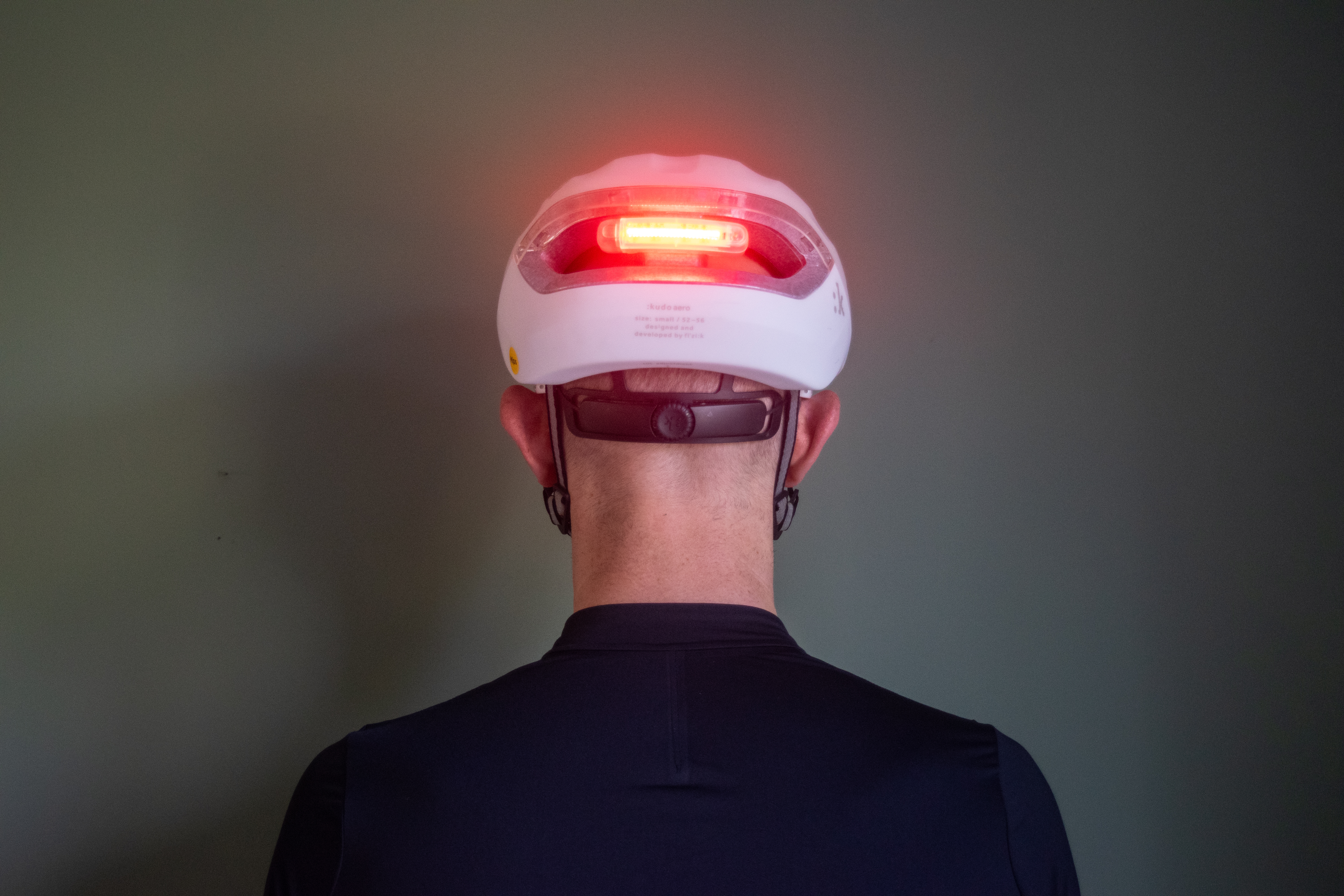 A man wearing a white fizik kudo aero helmet