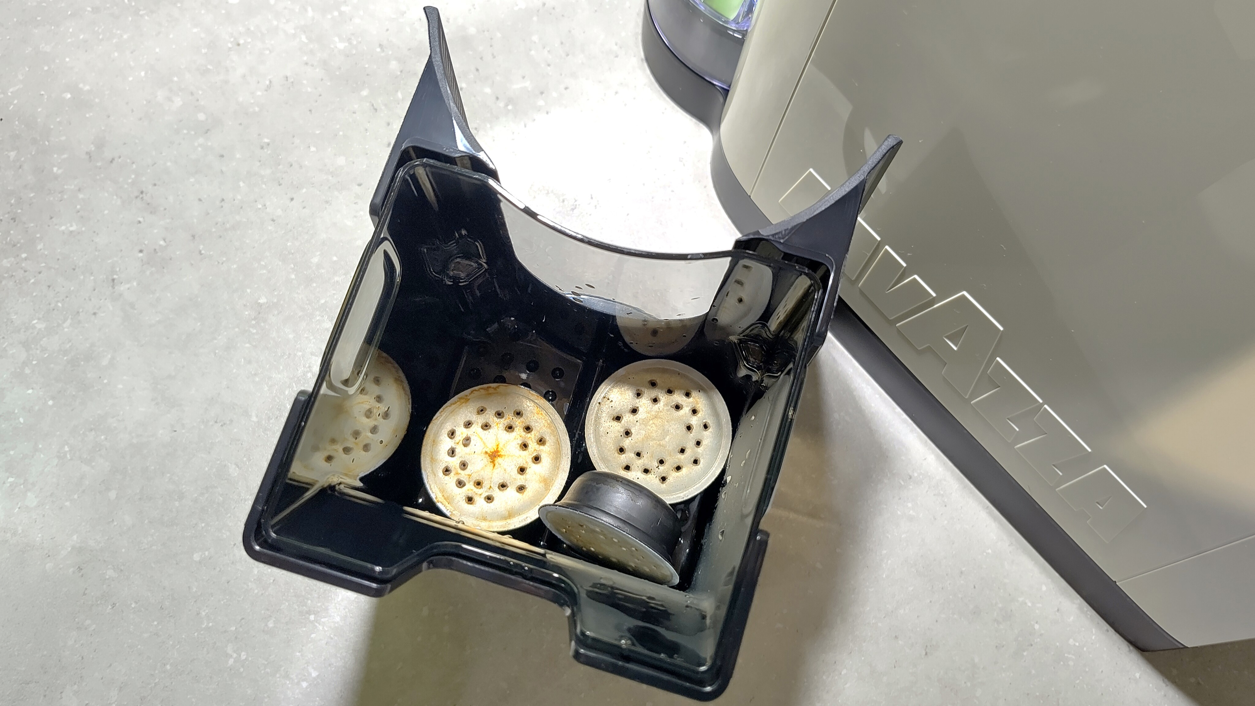 Lavazza A Modo Mio Des&eacute;a coffee maker waste bin with used coffee pods