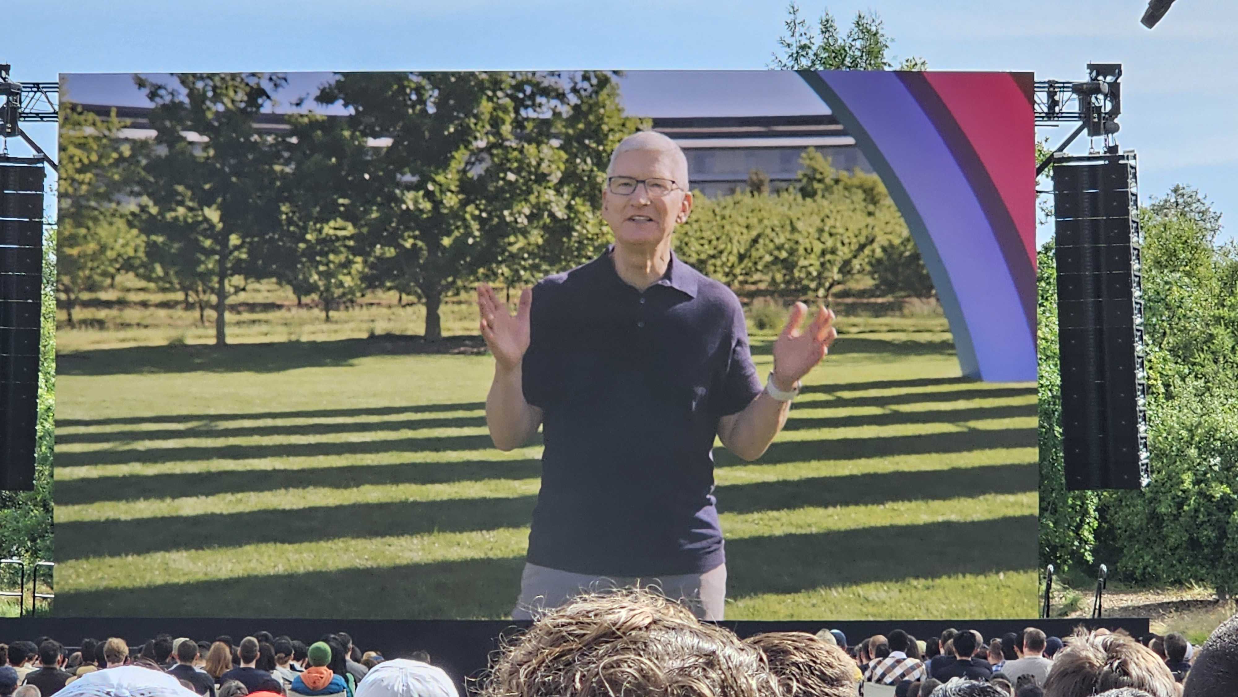 Тим Кук на сцене на WWDC 2023