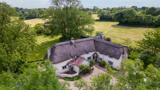 17th-century thatched farmhouse in Devon.