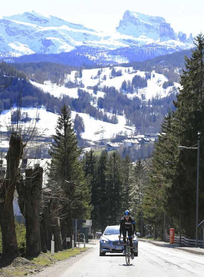 Bradley Wiggins sets off on his reconnaissance.