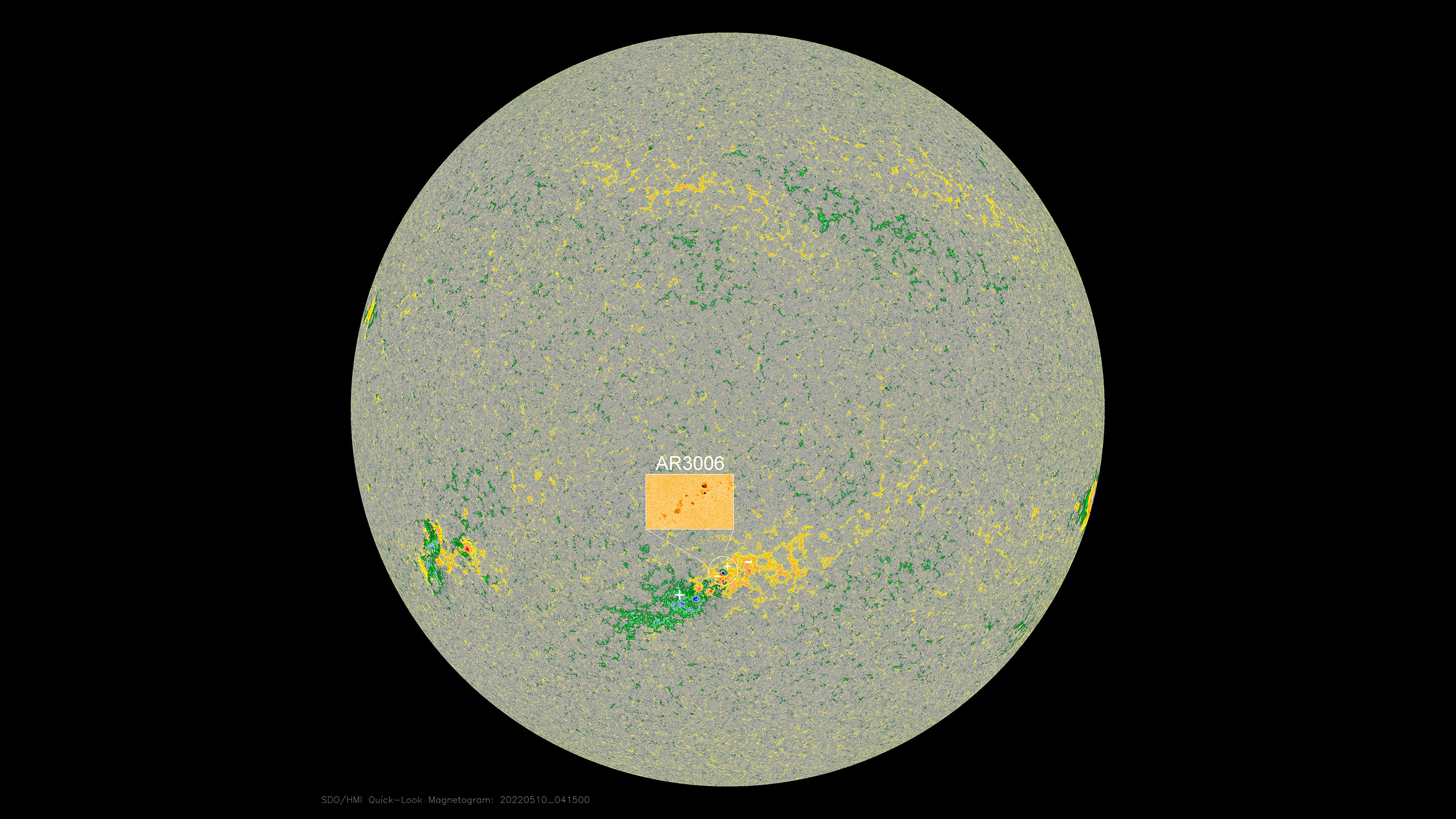 Zonnevlekkengebied AR3006 werd een paar dagen geleden voor het eerst gezien en is nu gedraaid tot nabij het centrum van de zichtbare schijf van de zon, bijna direct op de aarde gericht.