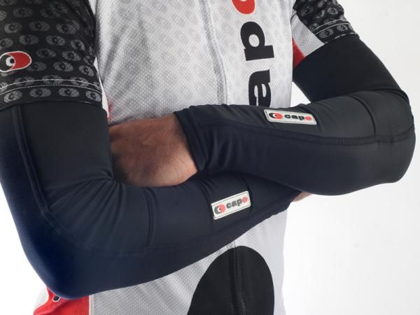 The Capo Limited Edition Roubaix Arm Warmers feature wind- and waterproof panels on the front surfaces for more warmth.
