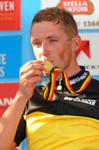 Stijn Devolder with his championship medal