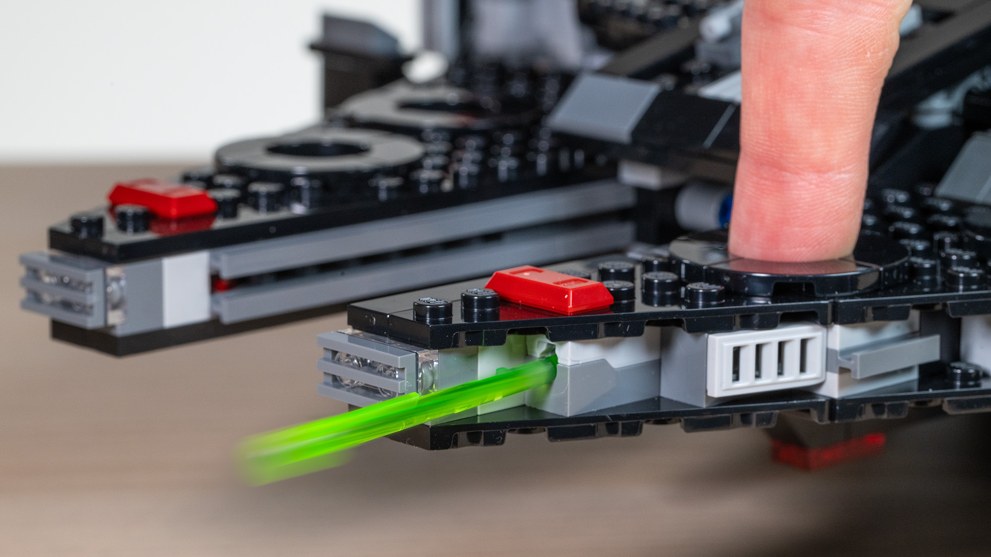 Lego Star Wars The Dark Falcon (75389) flick-fire missile