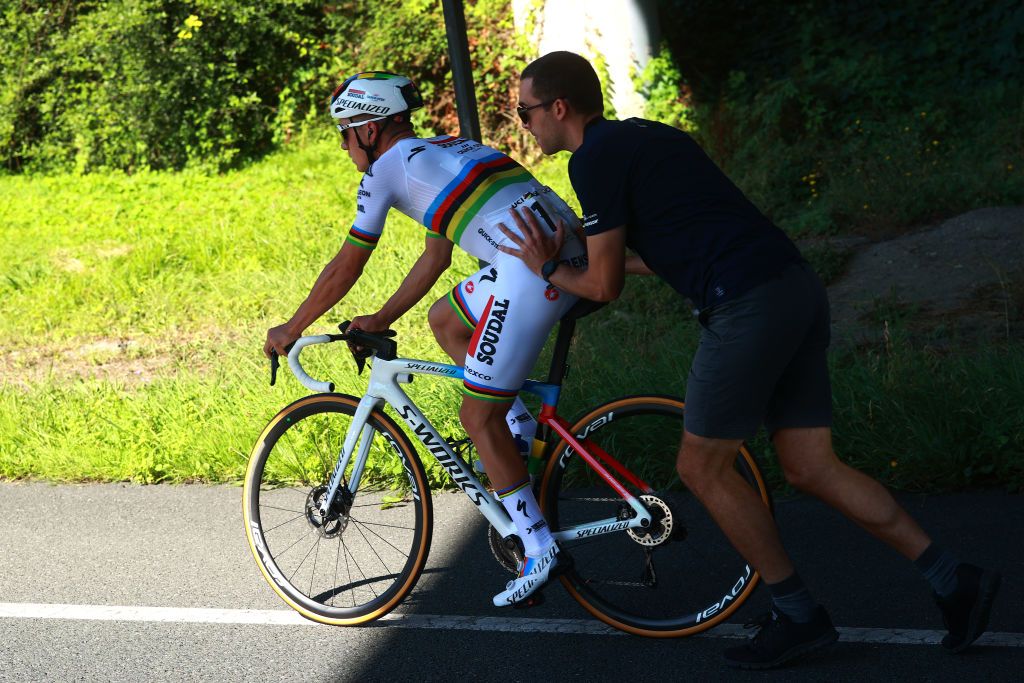 Race images from the 2023 ediition of Cl&aacute;sica san Sebasti&aacute;n
