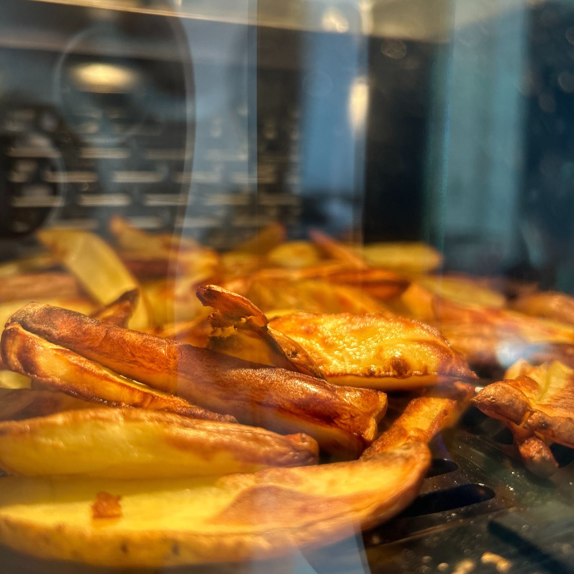Salter VertiCook View Air Fryer - cooking chips, view through basket window