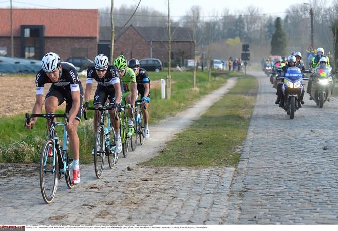 The lead four take the shortcut around the cobbles