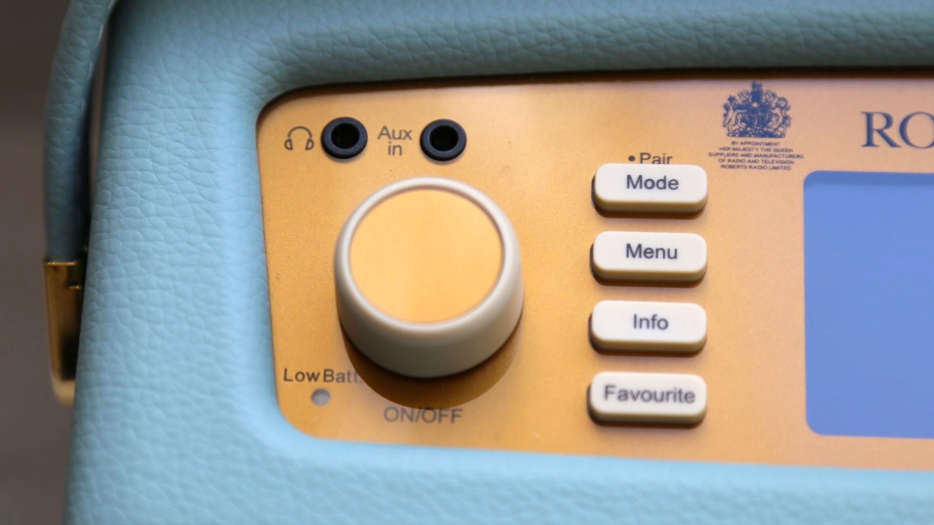 a closeup of the controls on the roberts revival radio