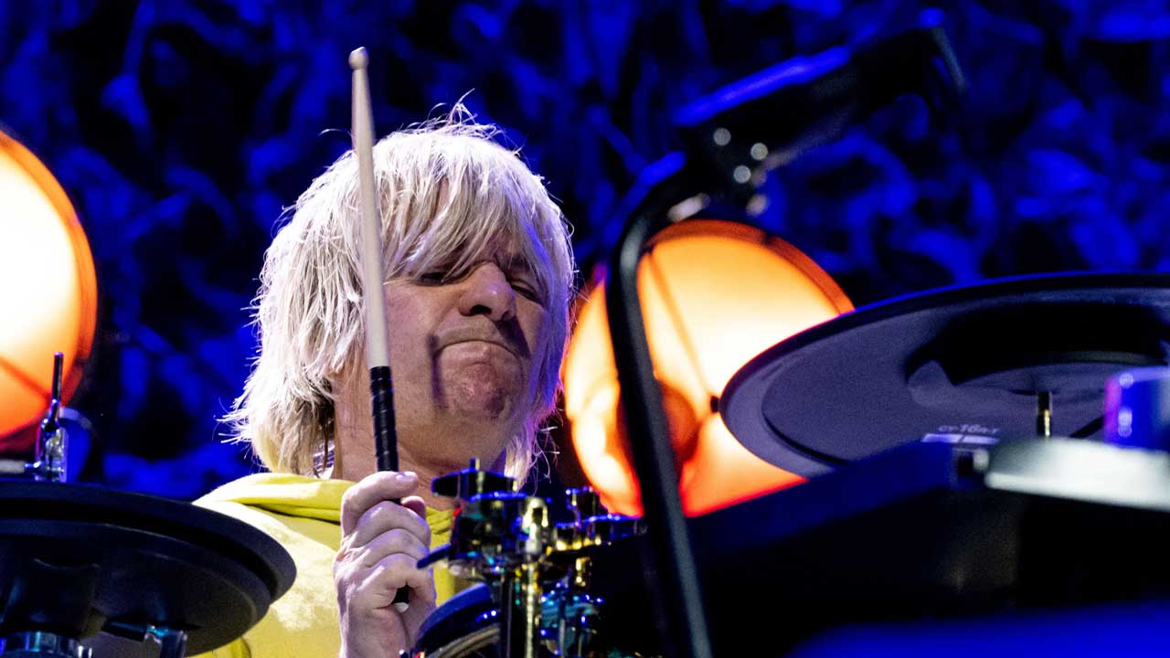 Zak Starkey onstage