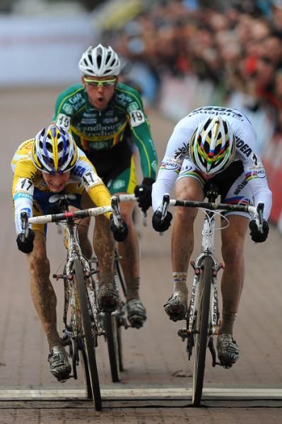 Pauwels edges past Stybar to take the win in Lille