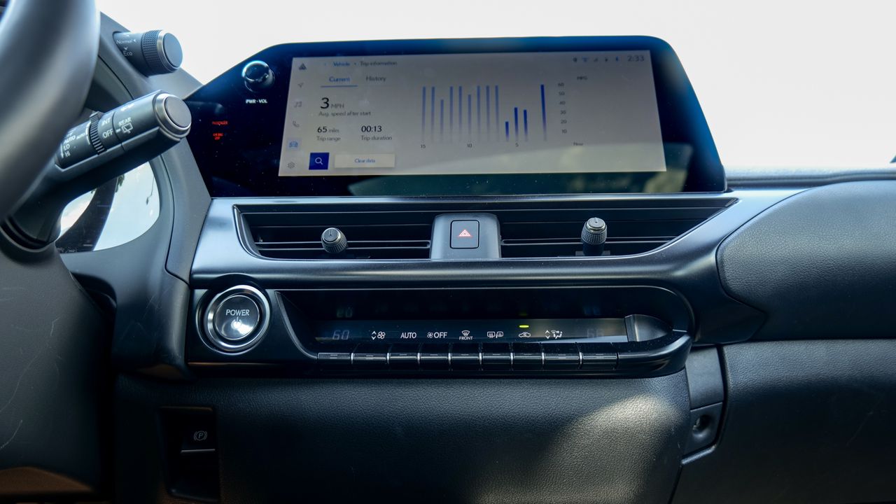 2025 Lexus UX 300h test drive.