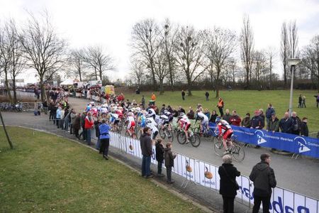 The elite women's race starts...