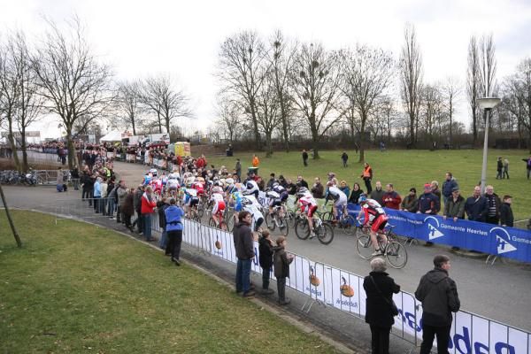 The elite women's race starts...