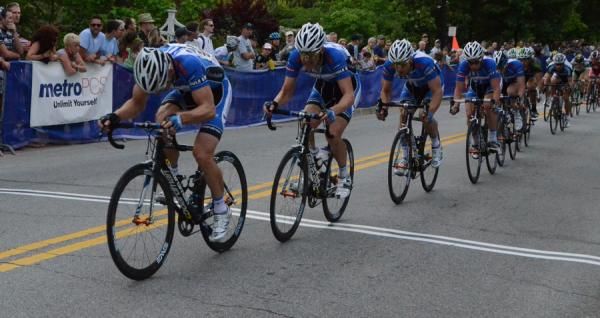 UnitedHealthcare Pro Cycling got on the front with 5 laps to go.