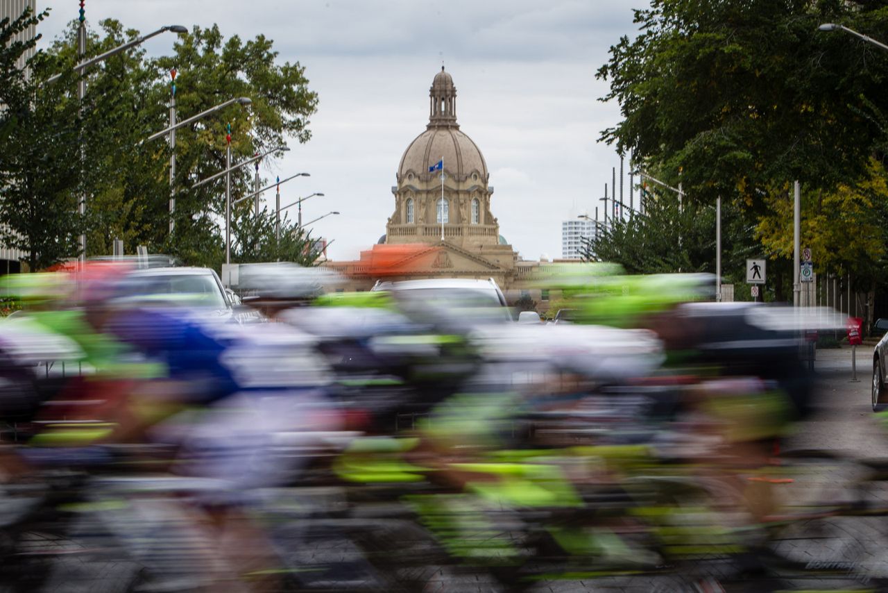 The peloton passes by the capitol building.