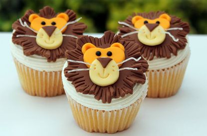 Lion cupcakes
