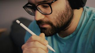 Man holding Apple Pencil (first generation)