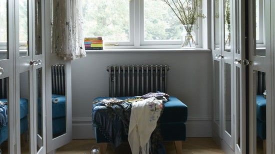 Mirrored dressing room