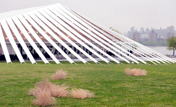 Exterior of the serpentine-shaped Frieze tent