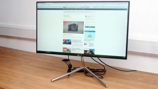 AOC U32U1 : moniteur 31,5 4K UHD professionnel stylisé par le Studio F.A.  Porsche