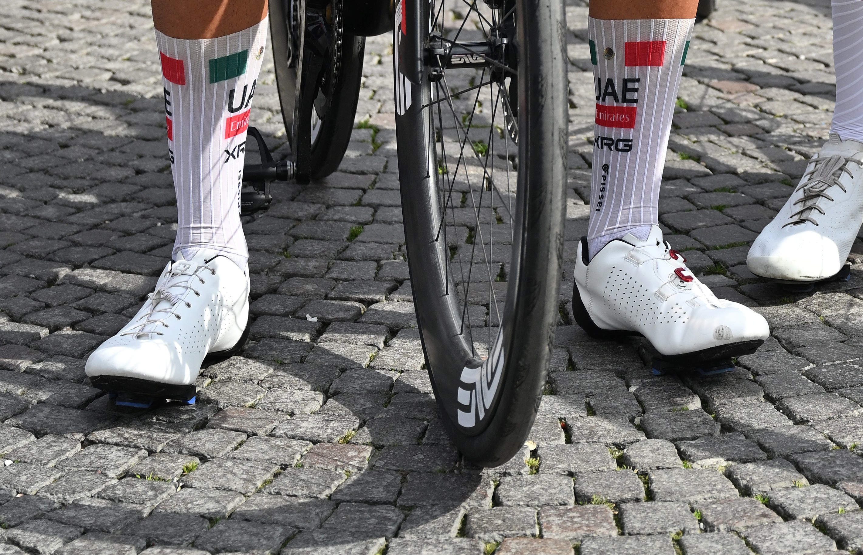 Les étranges chaussures Sidi d'Isaac del Toro à Tirreno Adriatico 2026