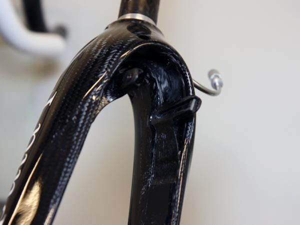 Brake arms are directly integrated into the fork blades on THM-Carbones' Scapula F fork.
